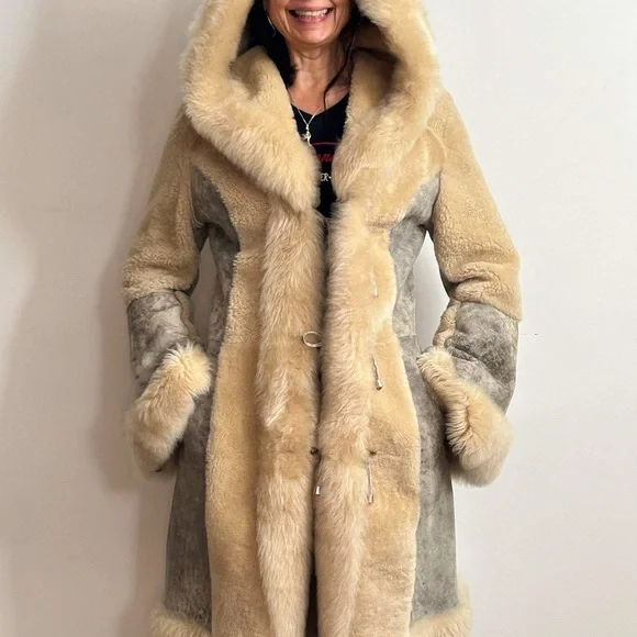 Genuine reversed lamb skin, coat with fox fur trim - Picture 7 of 8